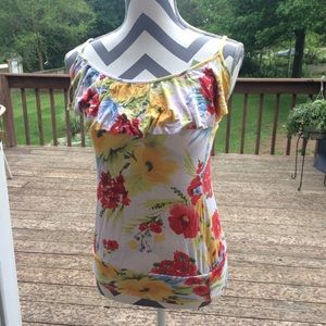 🌺fun floral top 🌺