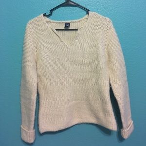 Gap sweater