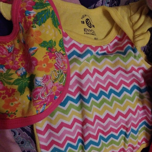 Enyce New York onsie top wth matching bib - Picture 1 of 1