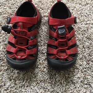 Keen boys size 11