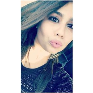 Meet your Posher, Nicole