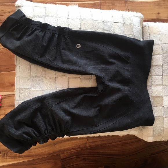 Lulu lemon cropped at the knee leggings ! - Picture 2 of 2