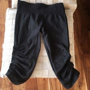 Lulu lemon cropped at the knee leggings !
