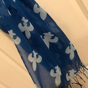 Blue and white fleur de lis scarf