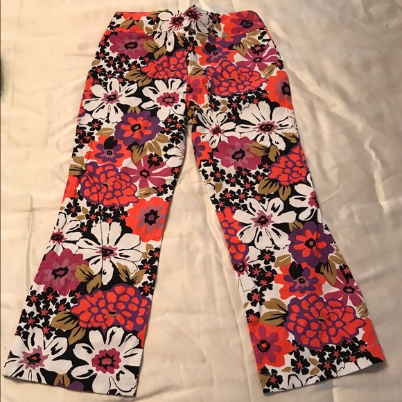 CAMBRIDGE DRY GOODS COMPANY FLORAL FLARE CAPRI - Picture 3 of 3