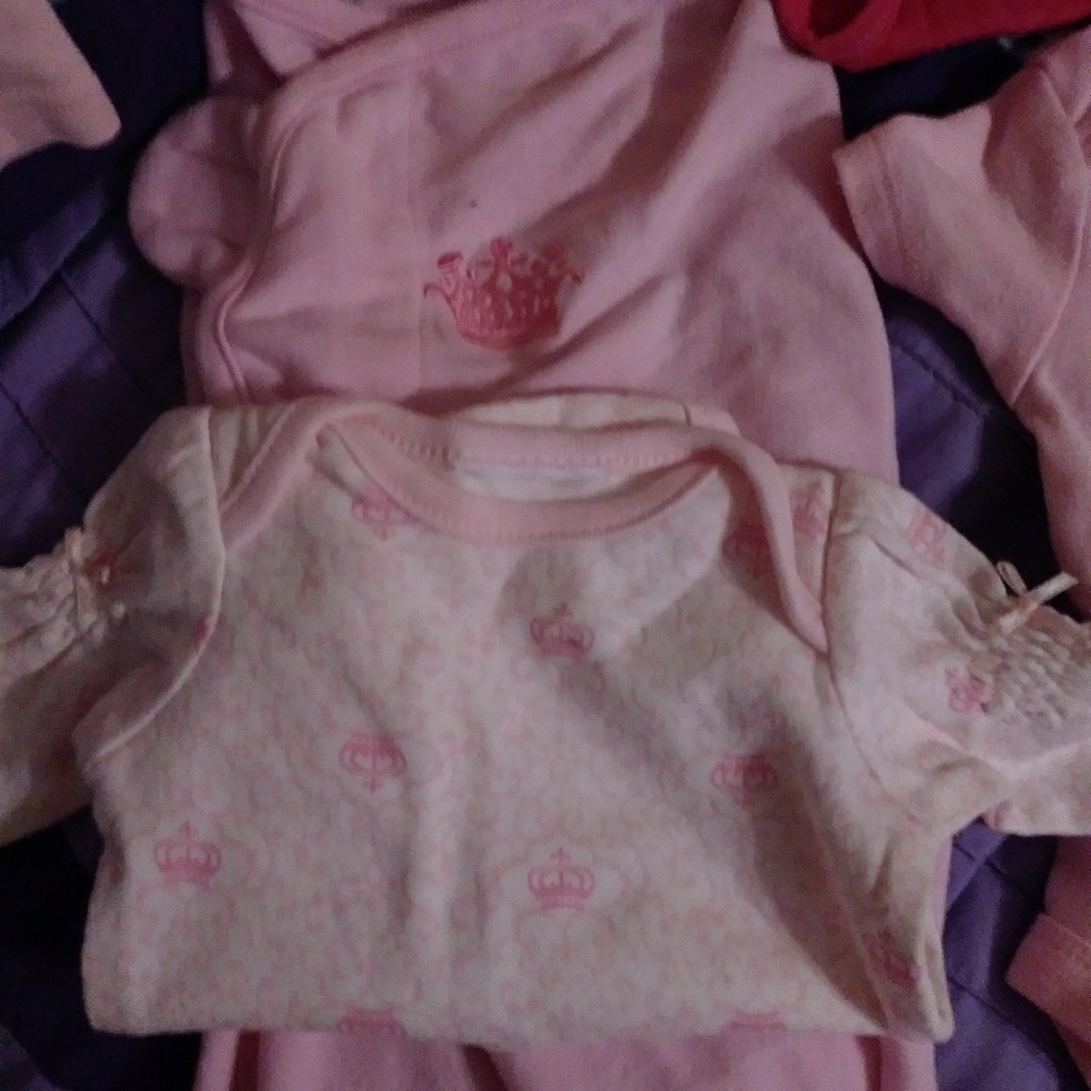 Baby bodysuit n matching swaddler