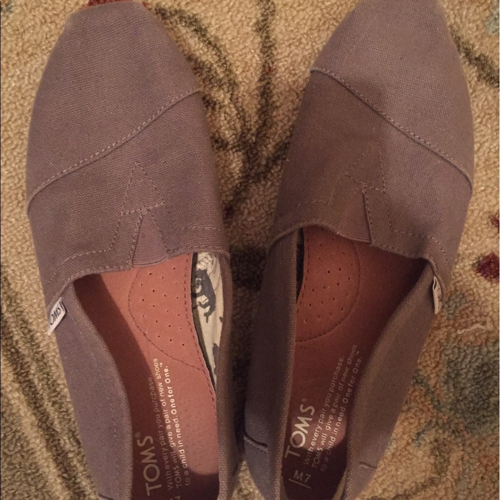 Great condition! Toms shoes