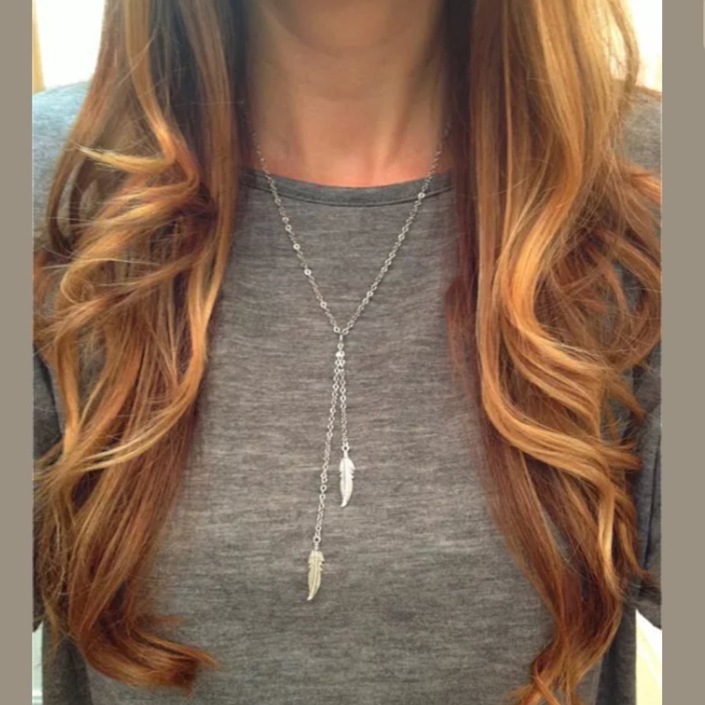 🎉HP🎉 Elegant Leaf Necklace: Silver or Gold