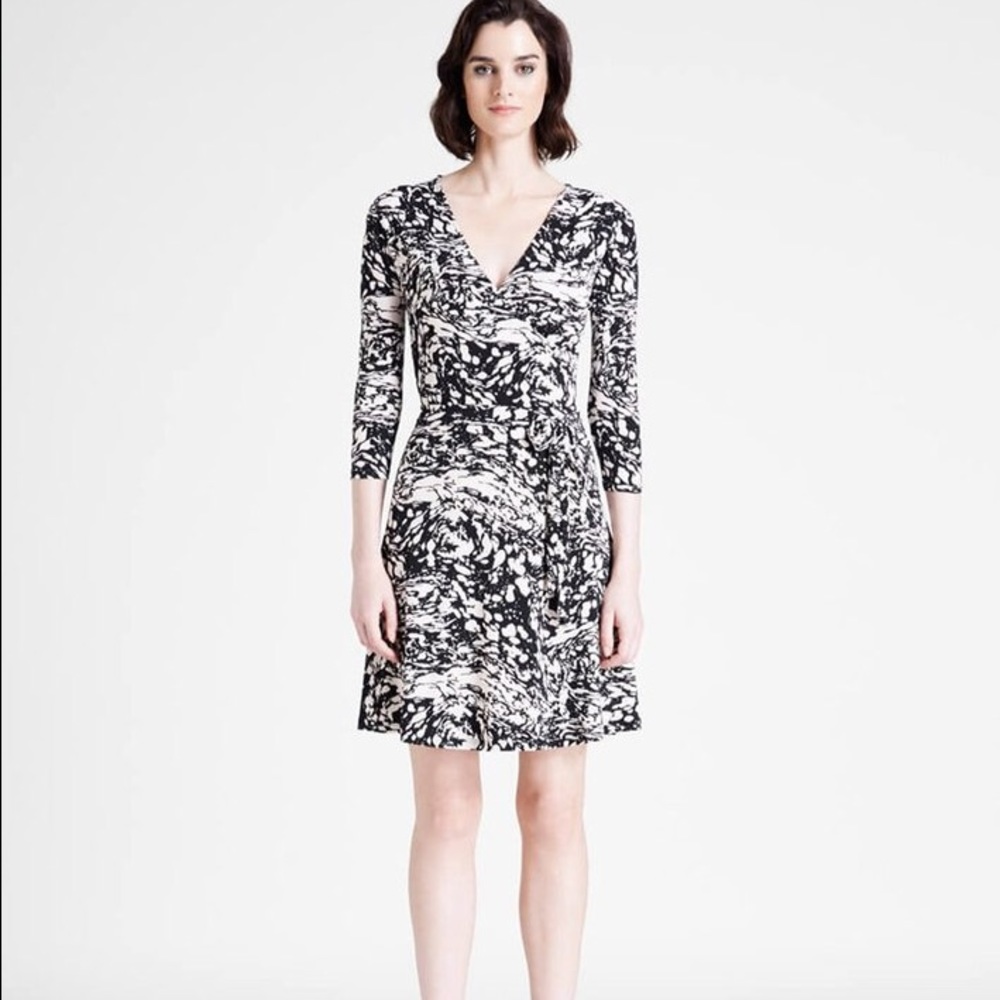 LEOTA Perfect Wrap Mini in Marble