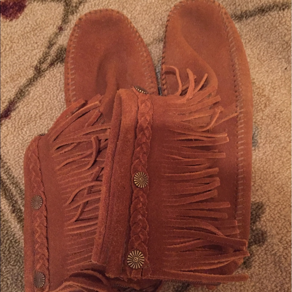 Great condition flat booties w/fringe