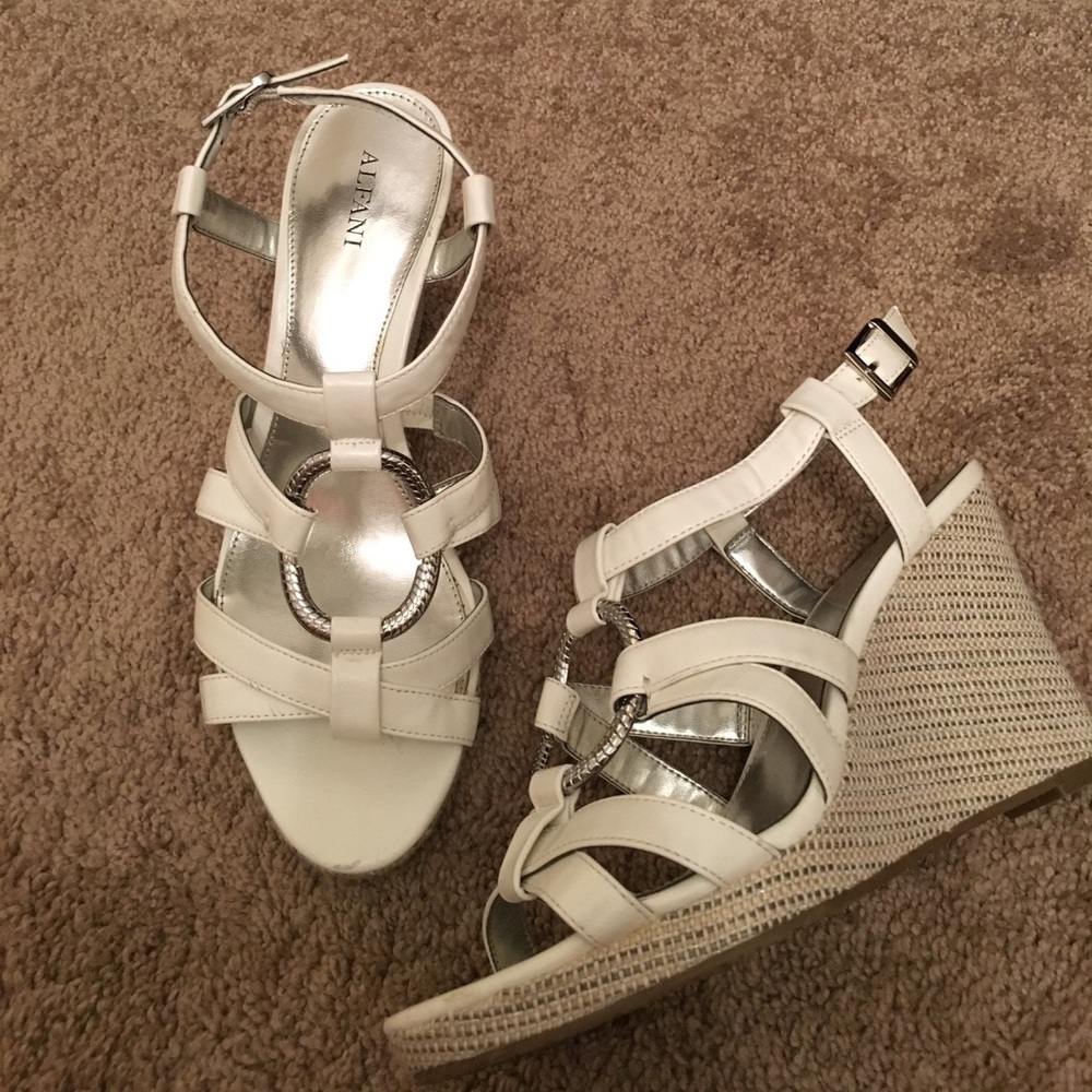 White Wedges