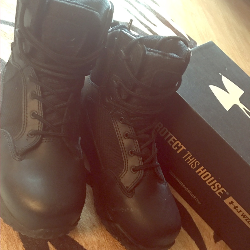 Women's Under Armour black boots