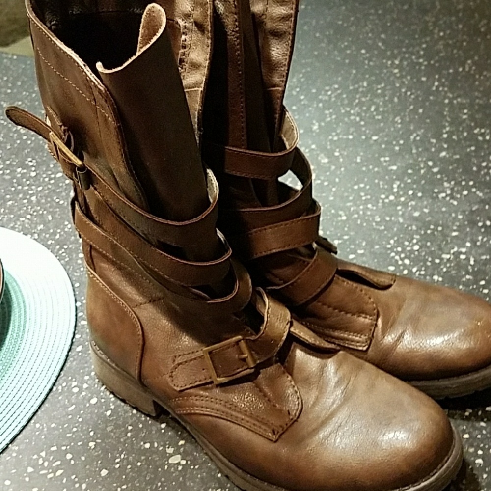 Combat boots