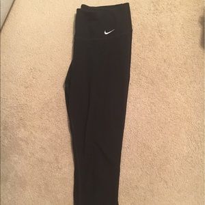 Black dri fit Capri Nike leggings
