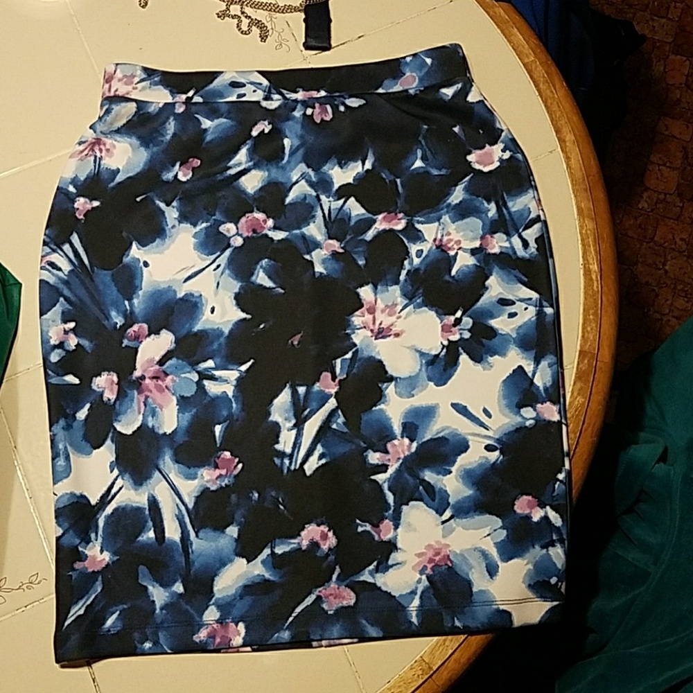 NWOT Floral skirt