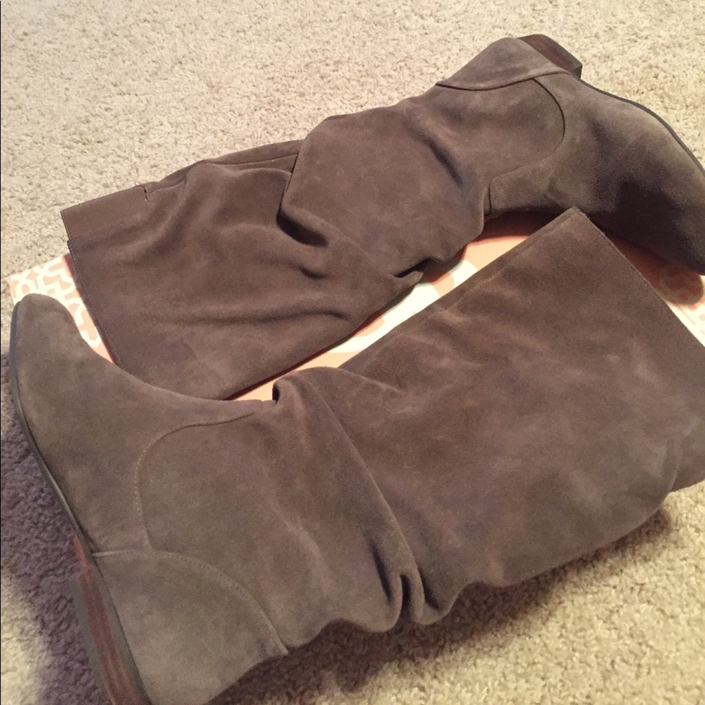 Gianni Bini suede boots