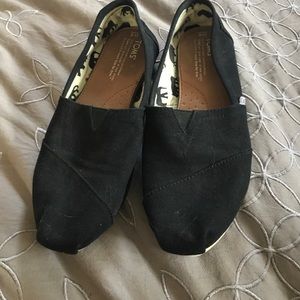Black toms