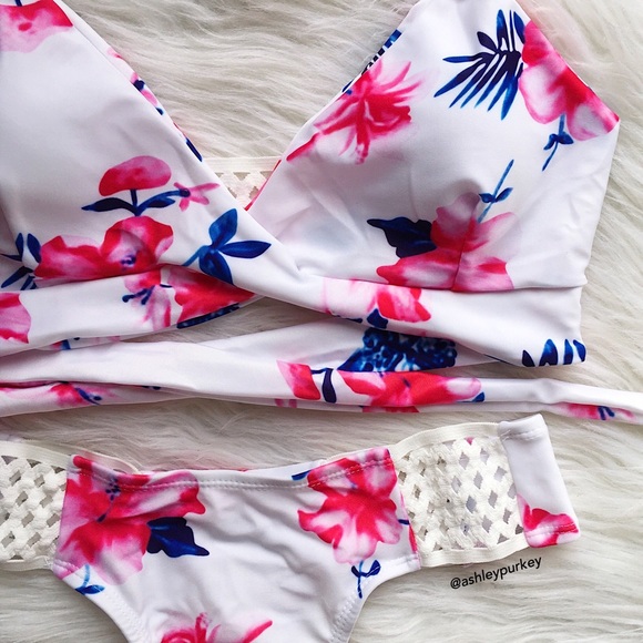 White and pink floral strappy bikini set - Picture 2 of 4