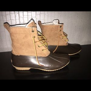 Field & Stream woman's duck boots- Brand New