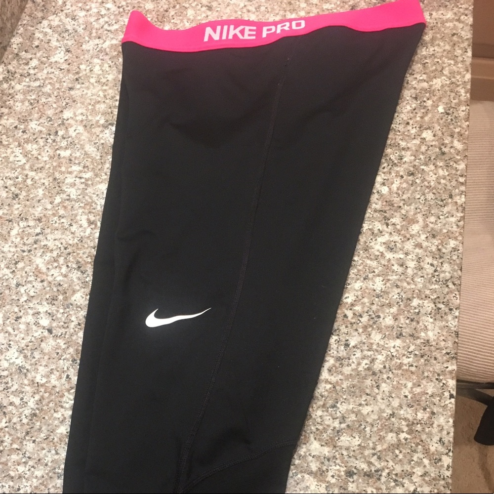 Black Nike running leggings
