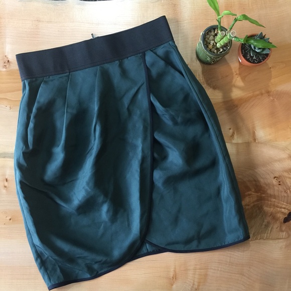 Aritzia Dresses & Skirts - NWOT Wilfred 100% Silk Tulip Skirt