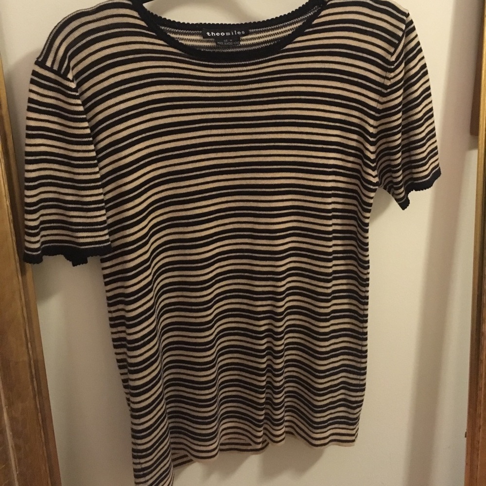 🐝Super soft striped sweater tee!🐝