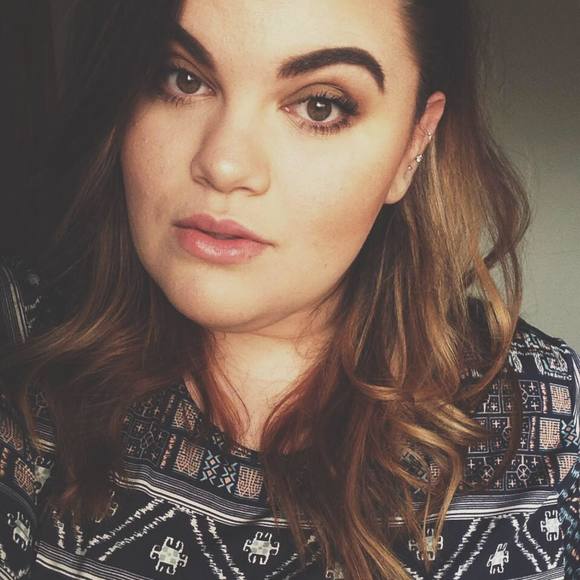 Meet your Posher, Katie - Picture 1 of 2