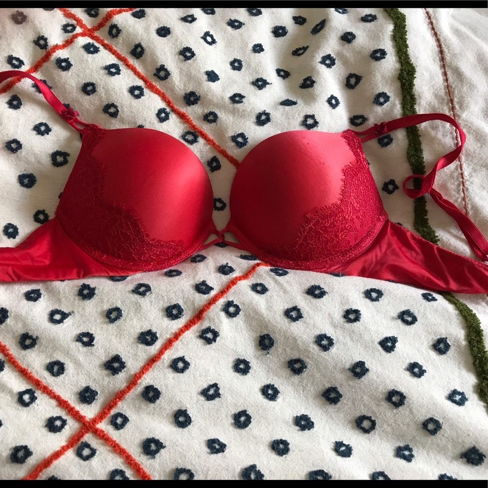 SOLD Victoria secret bombshell plunge 34b 2 pair