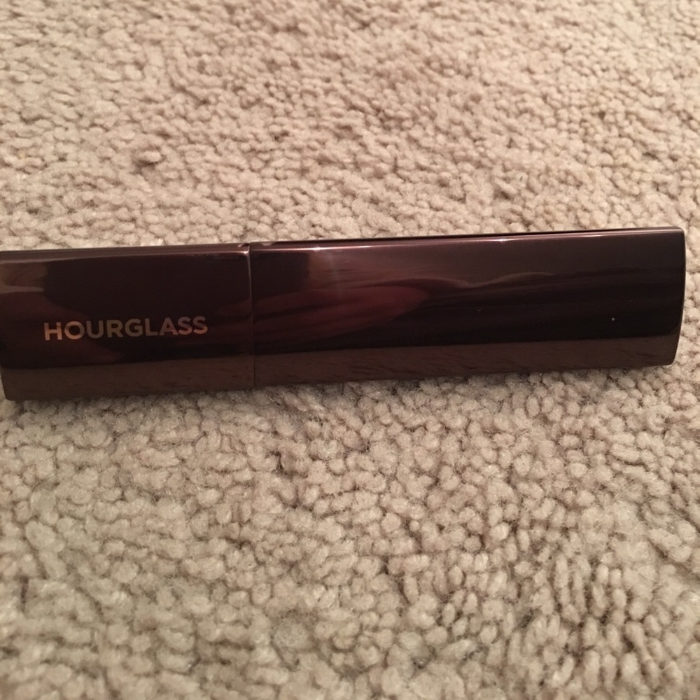 Hourglass vanish foundation stick in shell