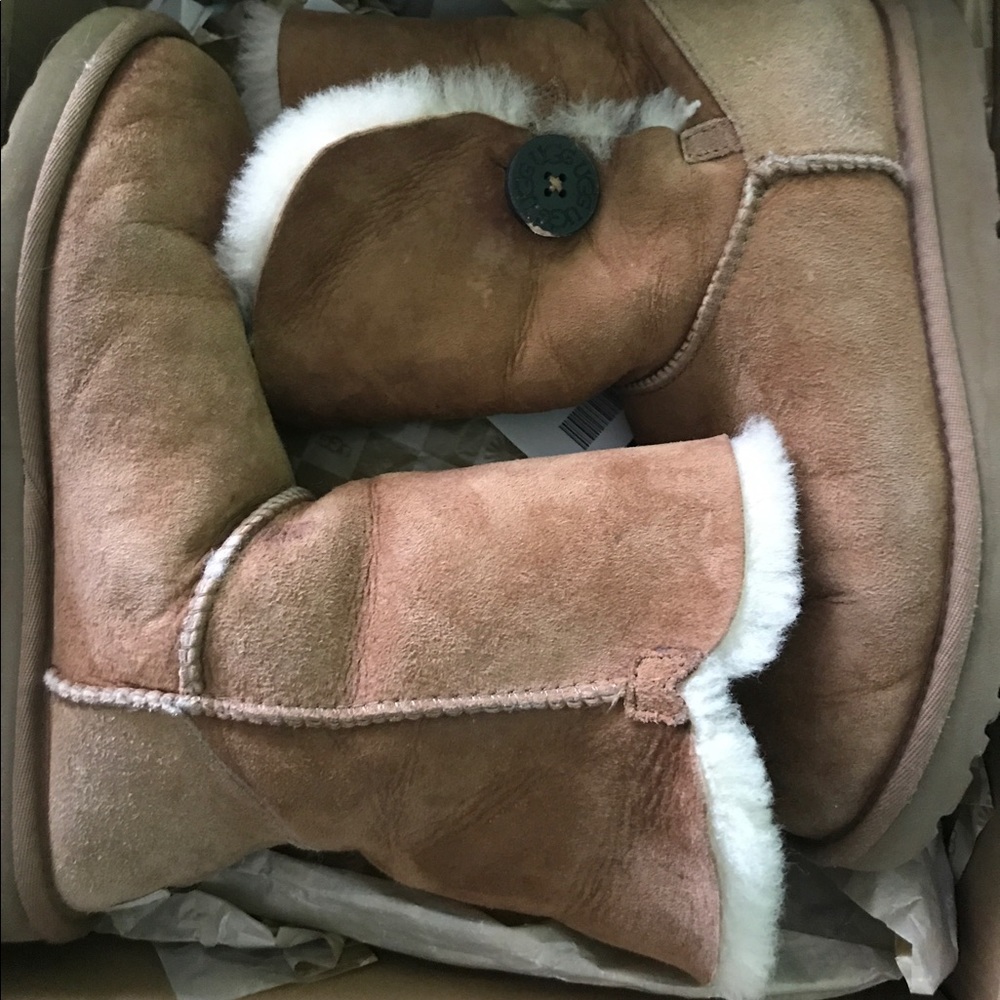 UGGS