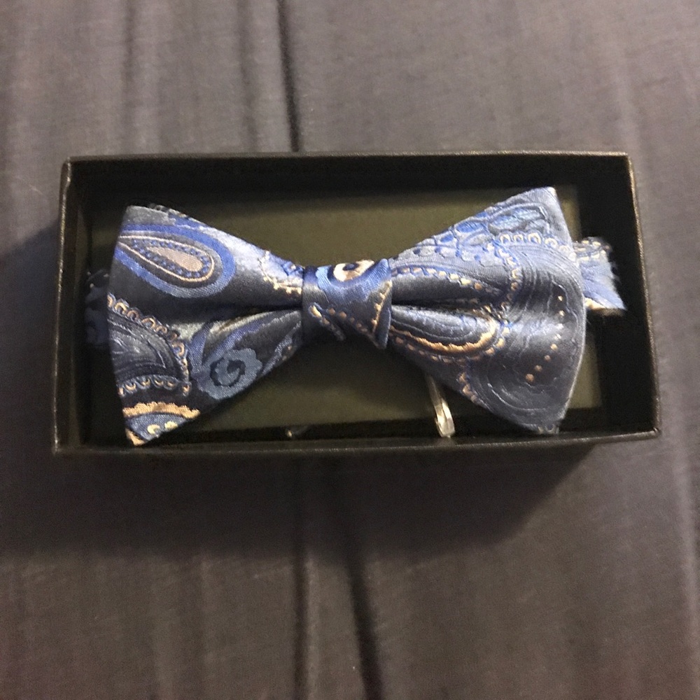 Blue Paisley VanHeusen Bow tie