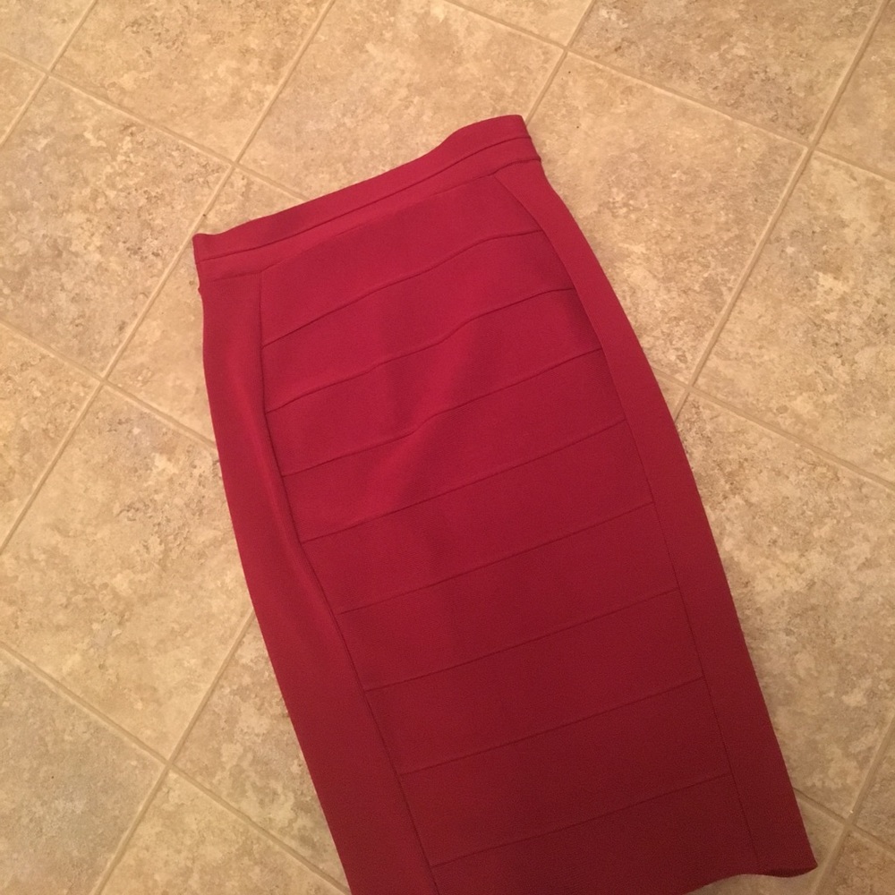 Dark red midi bodycon skirt!