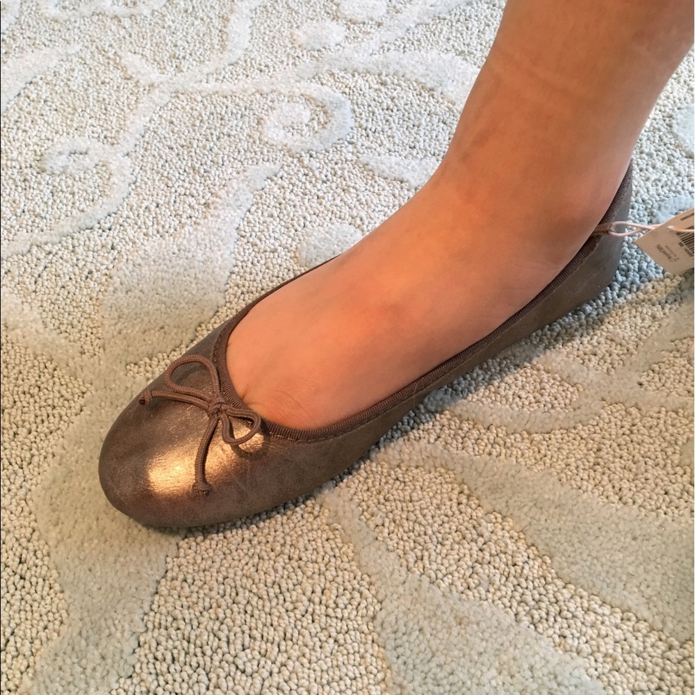 Gray Flats - Picture 1 of 4