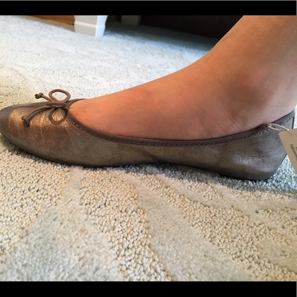 Gray Flats - Picture 2 of 4
