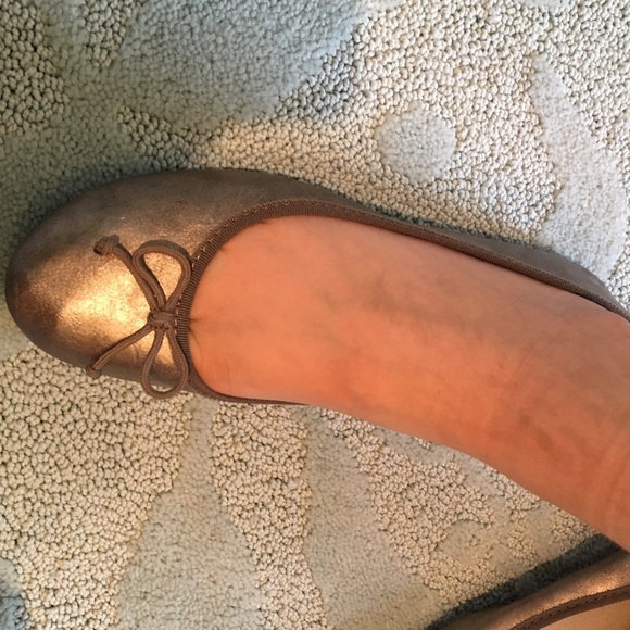Gray Flats - Picture 3 of 4