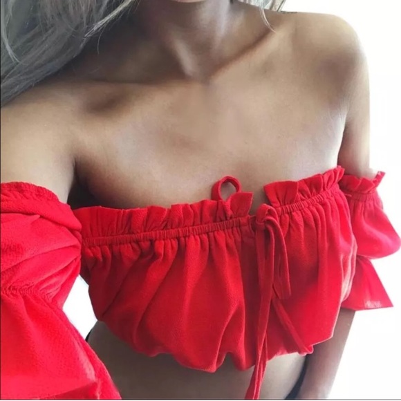 off shoulder ruffle crop top - Picture 2 of 5