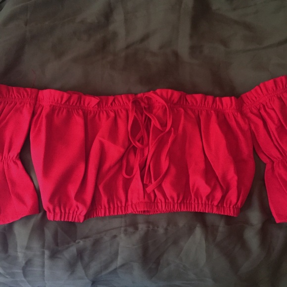 off shoulder ruffle crop top - Picture 3 of 5