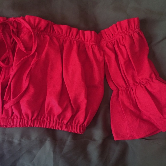 off shoulder ruffle crop top - Picture 4 of 5