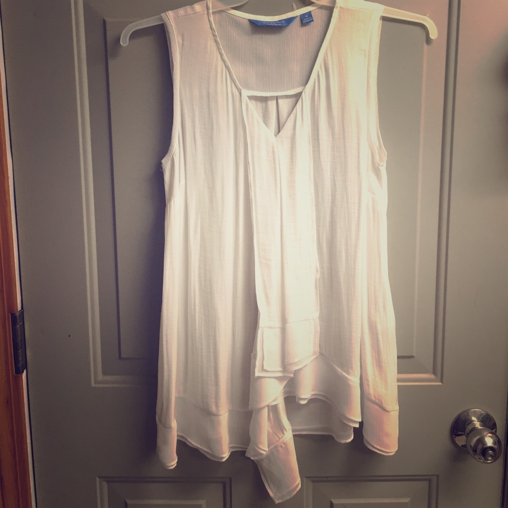 Vera Wang sleeveless top