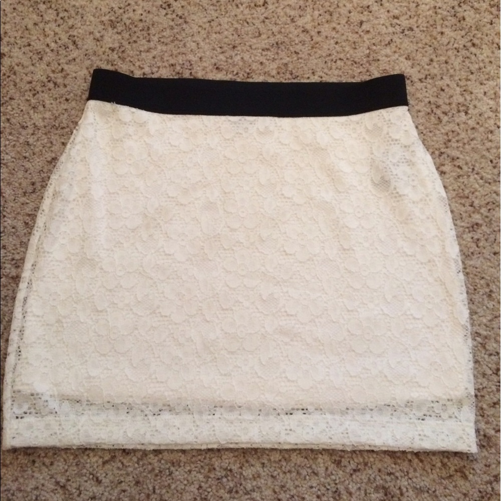 Forever 21 white lace skirt size M