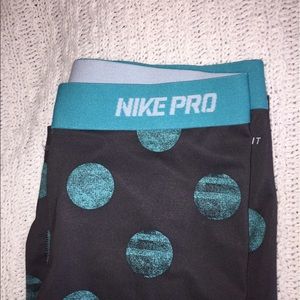 nike polka dot capri leggings