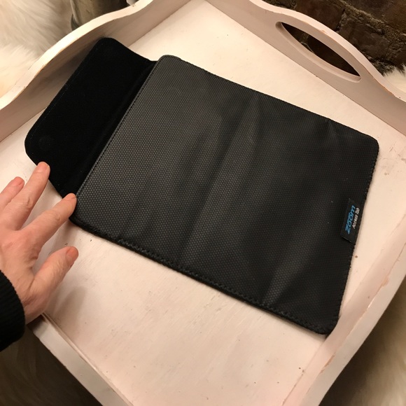 iPad cover news one access tab 10x8 Velcro - Picture 2 of 3