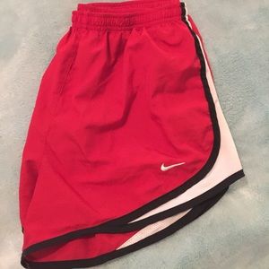 Women's Medium Nike Tempos