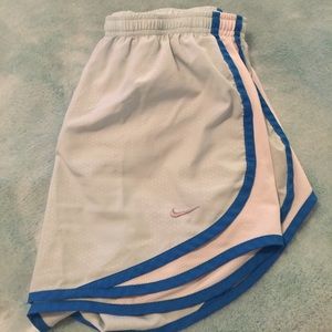 Women's Small Nike Tempos