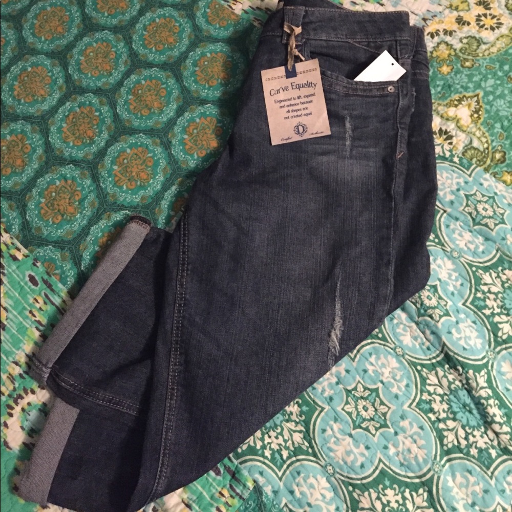 NWT Denim Capris designed for curves