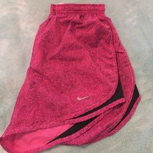 Women's Medium Nike Tempos