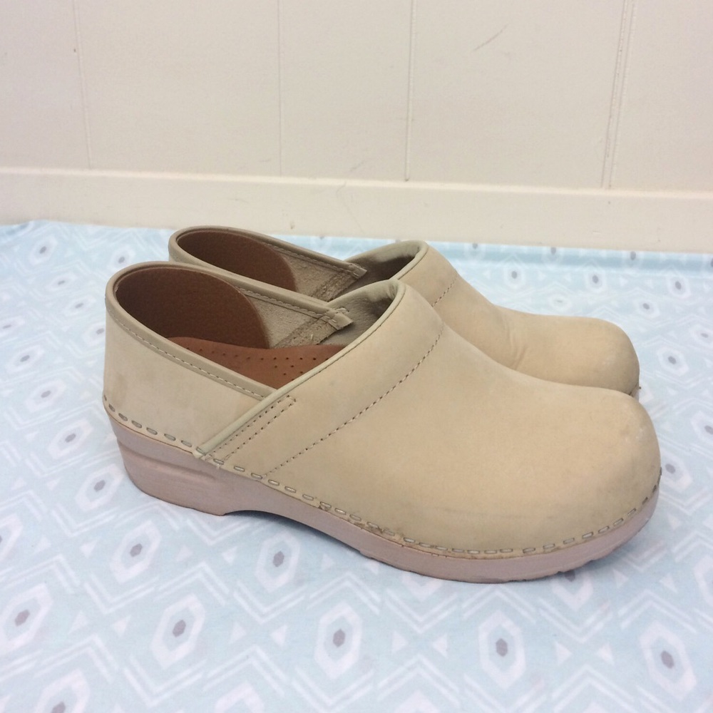 Dansko | Nude Clogs