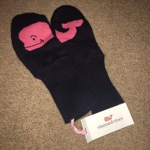 Vineyard vine gloves