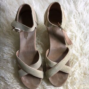 Tom's wedges