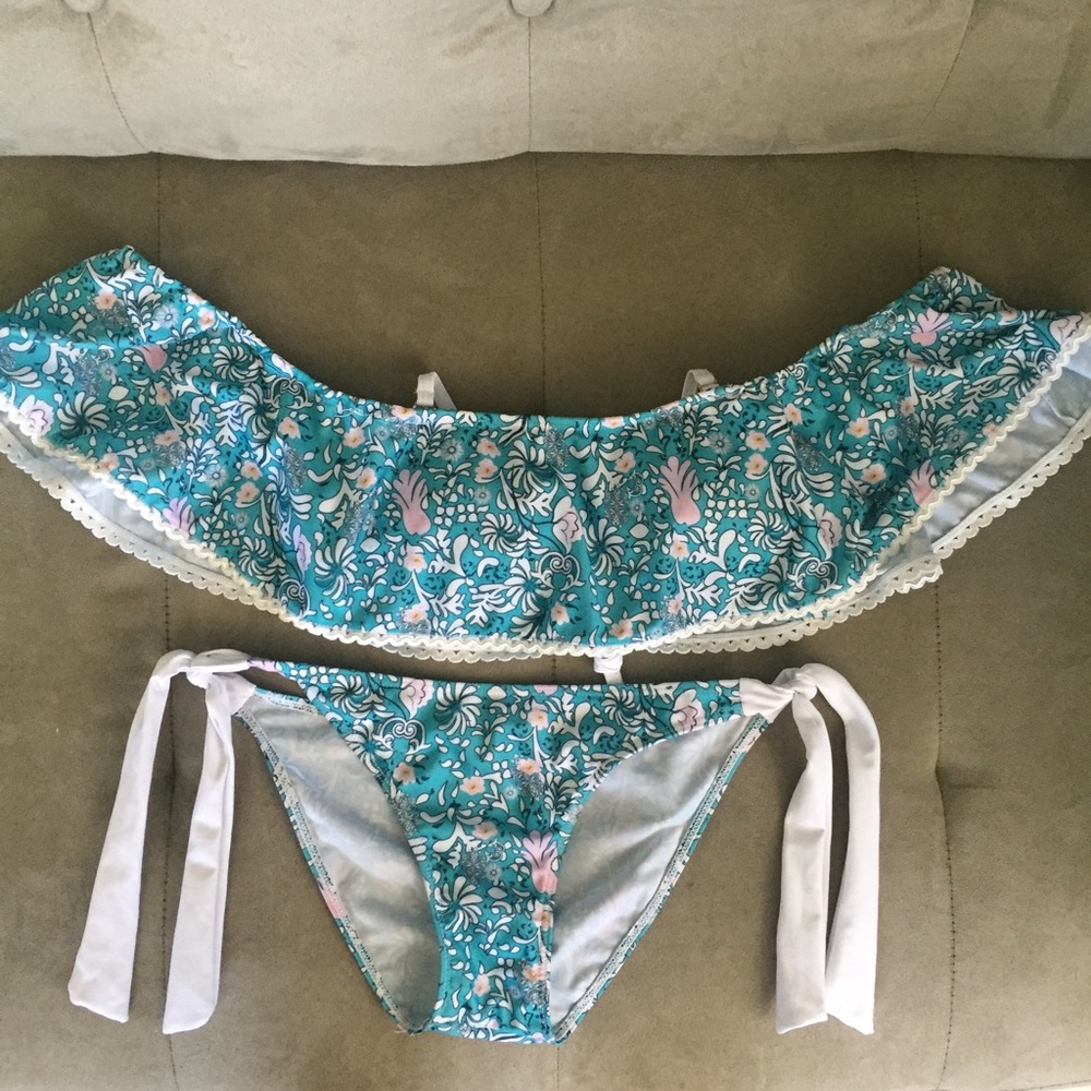 Off the shoulder bikini set
